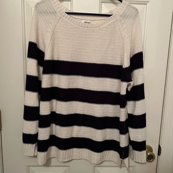 Sweater - Picture 1 of 3